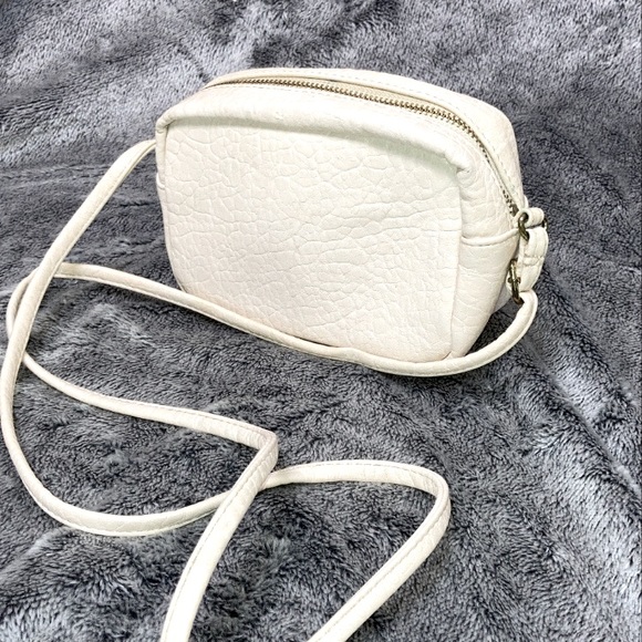 Cream Clutch purse - Picture 1 of 2